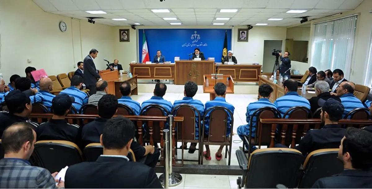 به مردم لطمه زده و دشمن را شاد کردید