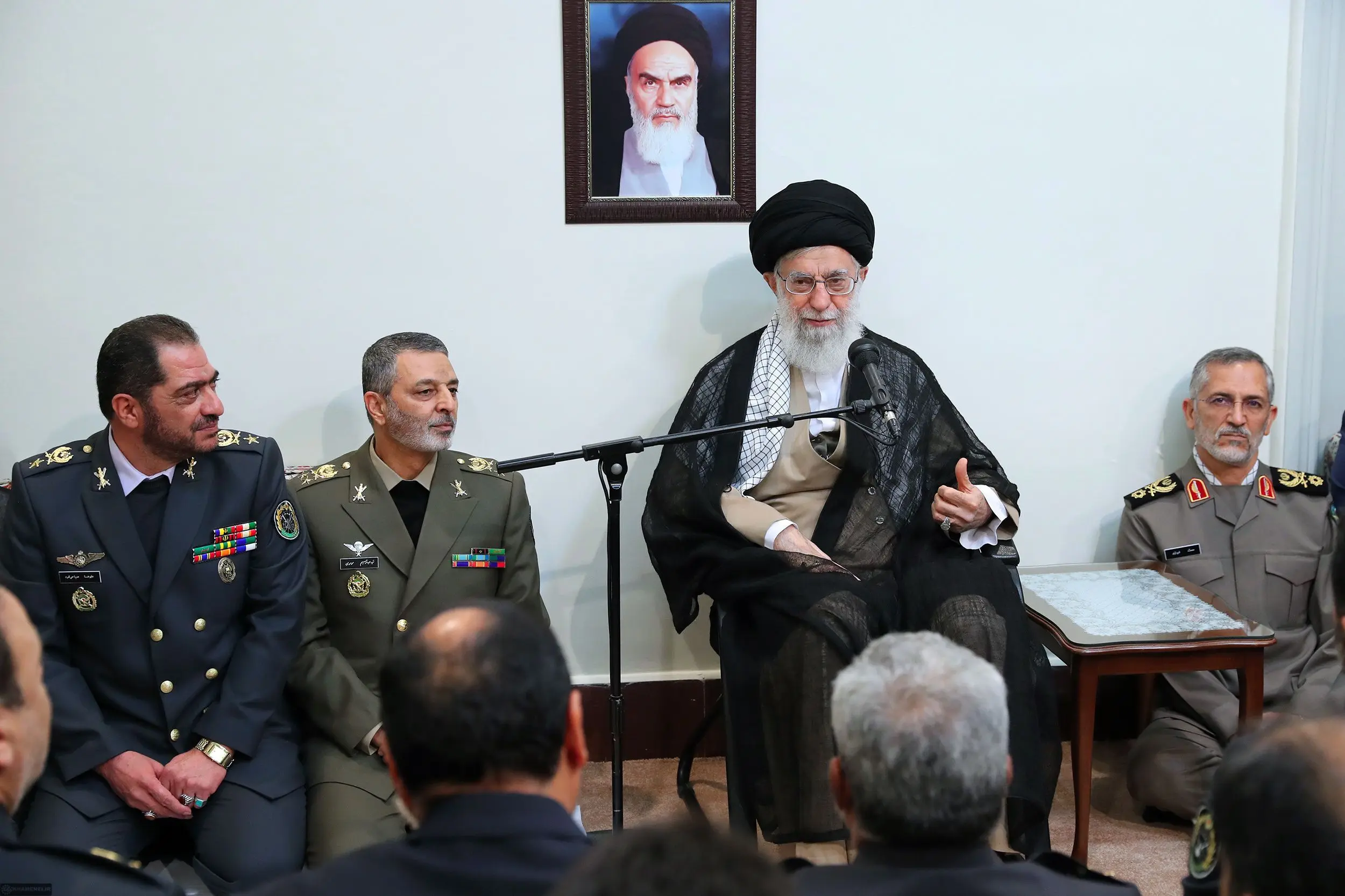 فرمانده معظم کل قوا: احتمال وقوع جنگ نظامی وجود ندارد