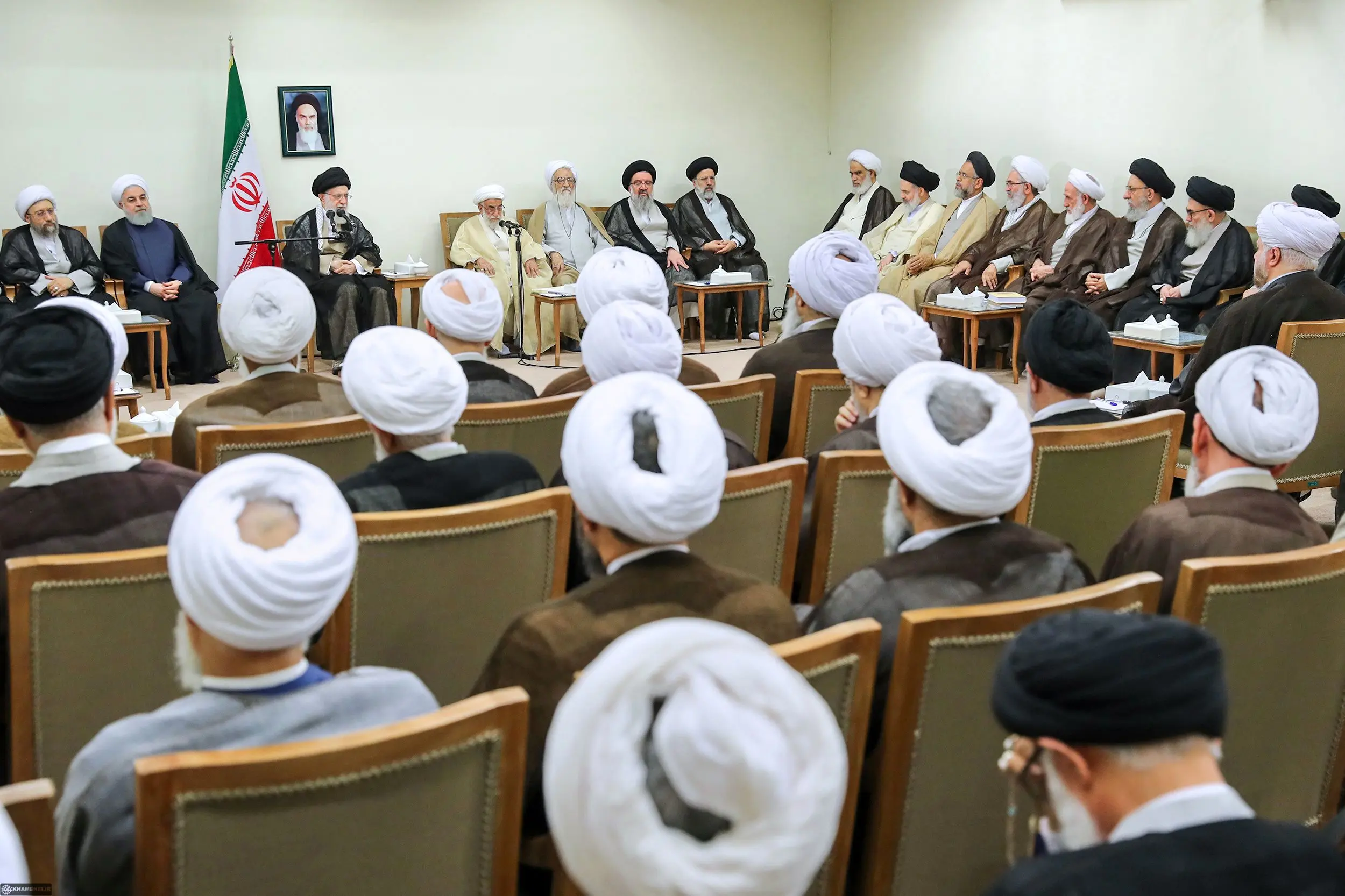 در شرایط فعلی نیازمند حرکت انقلابی و جهادی برای عبور از مشکلات هستیم
