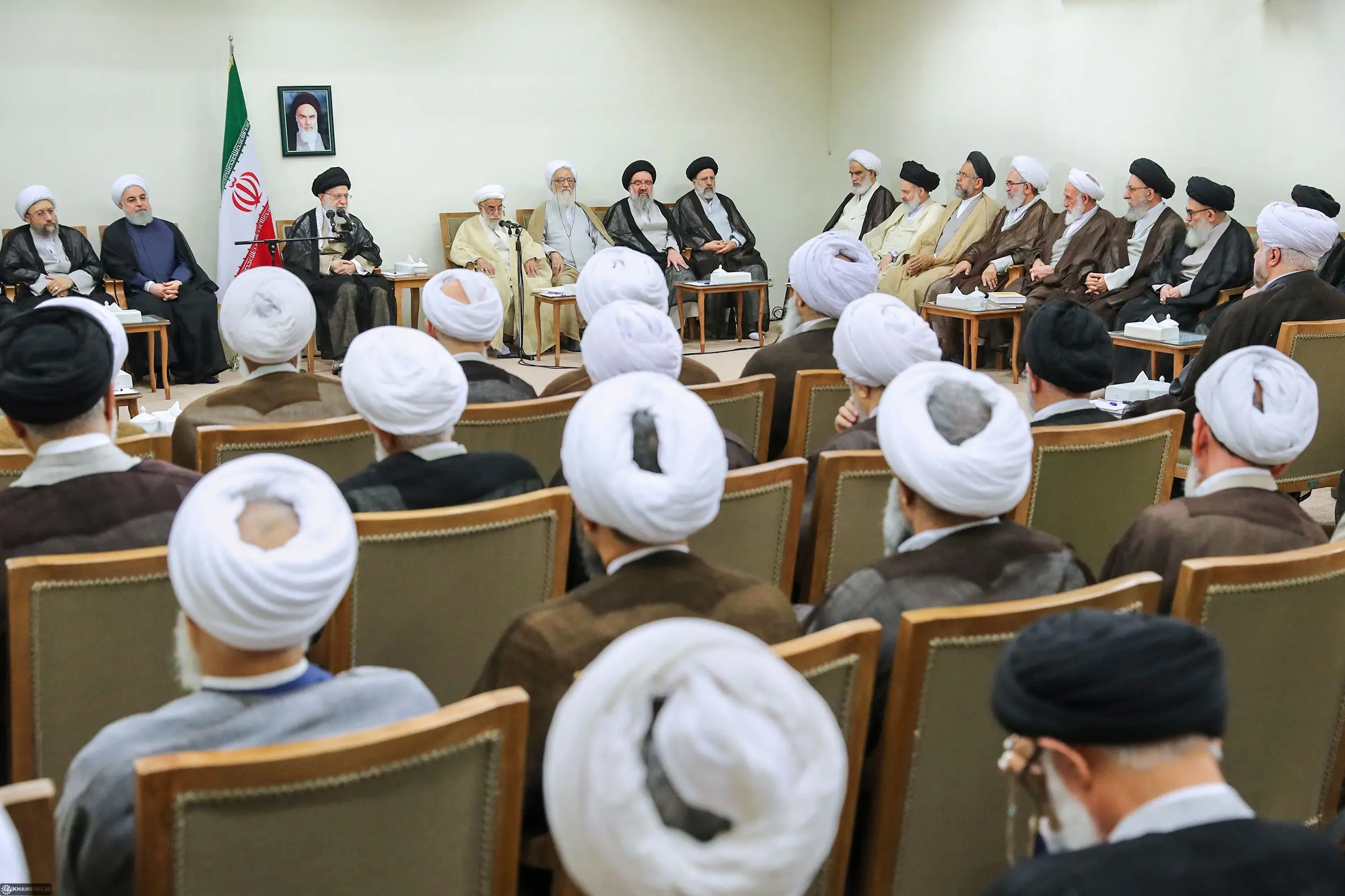 در شرایط فعلی نیازمند حرکت انقلابی و جهادی برای عبور از مشکلات هستیم