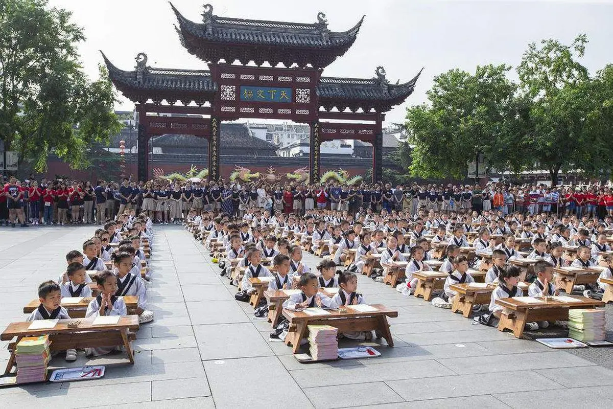 نخستین روز نوشتن برای نوآموزان چینی + تصویر