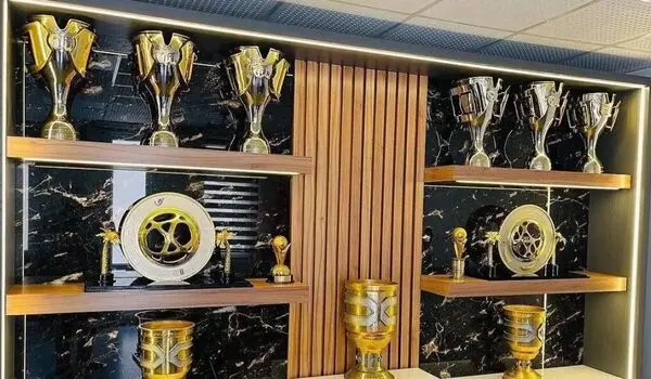 پنهان کردن جام‌های پرسپولیس بعد از حکم توقیف یک طلبکار!