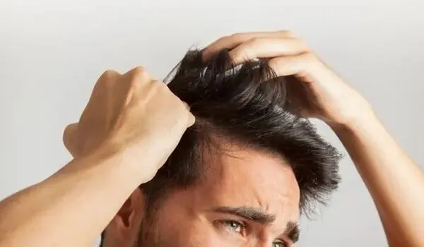 چرا برخی افراد موهای خود را می‌کنند؟ | سرنخ جدید درباره تریکوتیلومانیا
