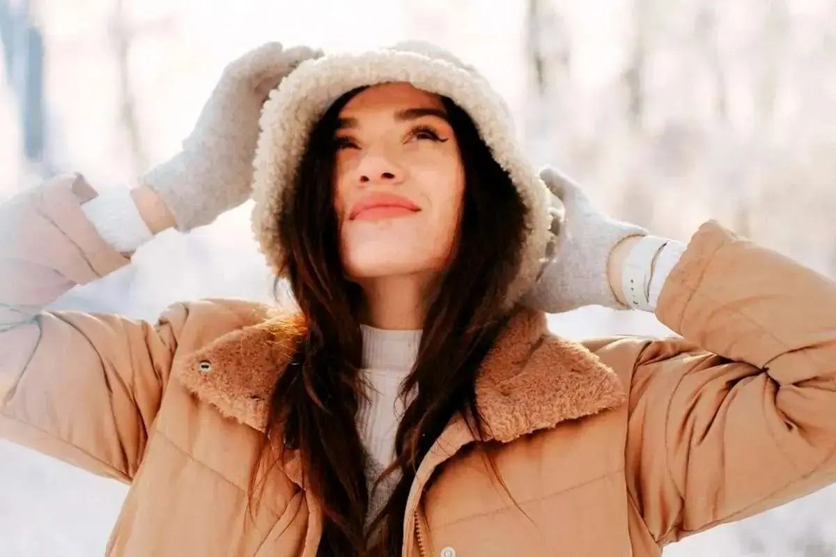 چرا در زمستان بیشتر استرس داریم؟ | ۶ دلیل رفتاری که باید بشناسید
