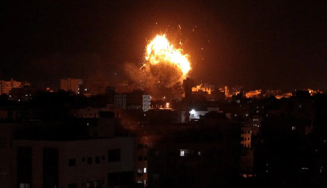 حملات شدید اسرائیل آغاز شد؛ بمباران و گلوله‌باران غزه از هوا، دریا و زمین
