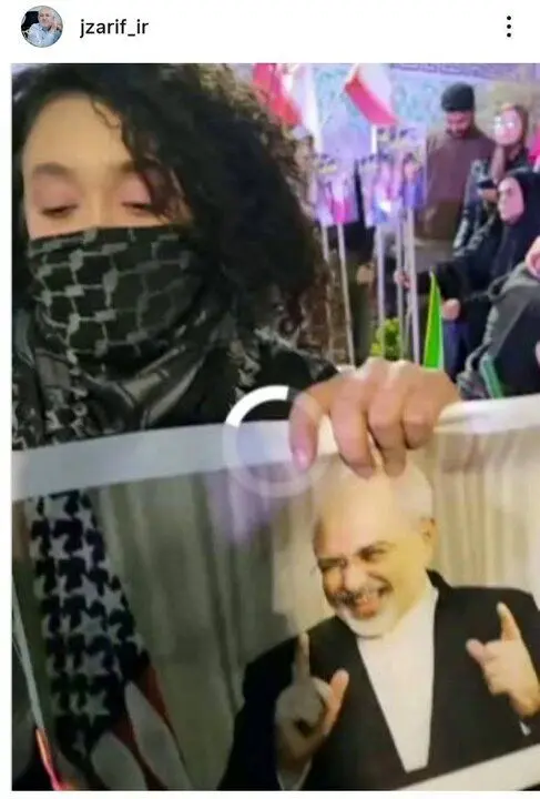 واکنش ظریف به دختری که عکس او را در تجمع شبانه آتش زد: دخترم! در خیابان بمان و بیاد رهبر شهید سرود ایران بخوان