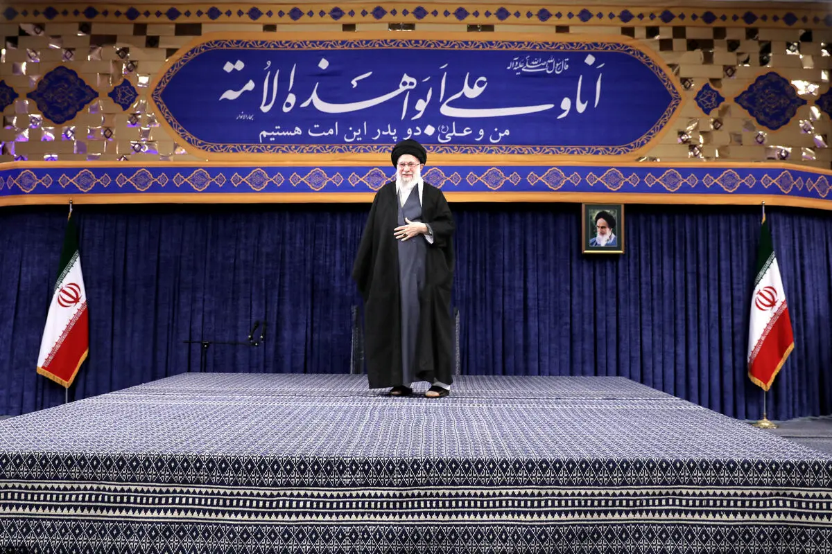 دیدار خانواده شهدای اقتدار با رهبر انقلاب در روز میلاد امیرالمومنین علیه‌السلام