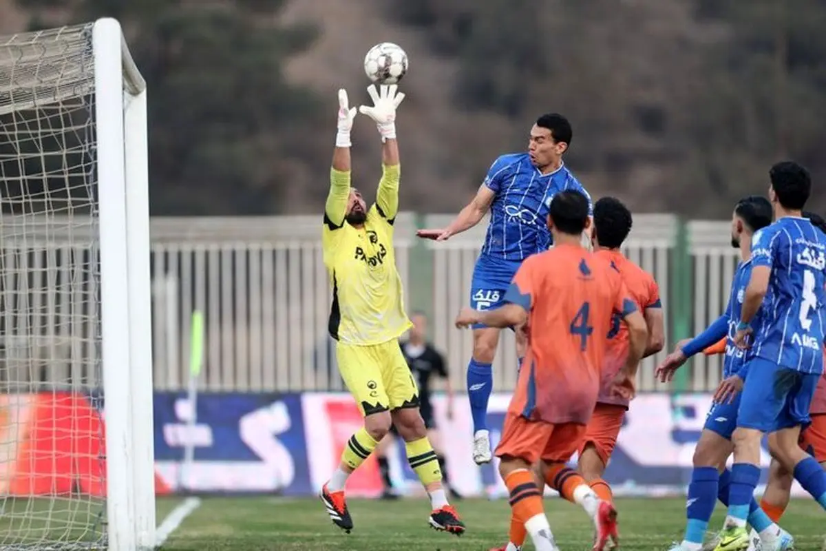 VAR اصلا حق دخالت در صحنه پنالتی نداشت | بنیادی‌فر داور اصلی بازی استقلال بود!