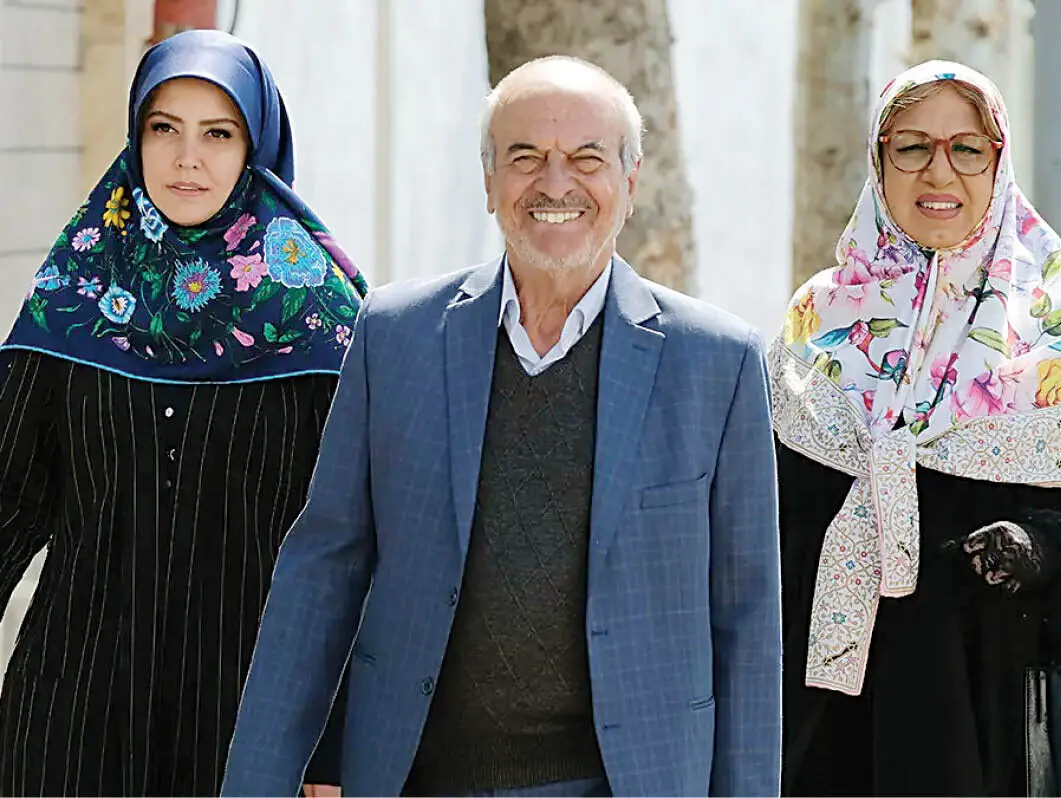 قرار بود قیلم "خانوم والده" طبقه‌بندی سنی داشته باشد اما دختران دبستانی را به تماشای آن بردند