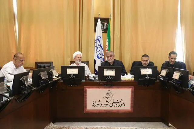 تعیین اعضای کمیسیون شوراها در کمیسیون تلفیق بودجه ۱۴۰۴
