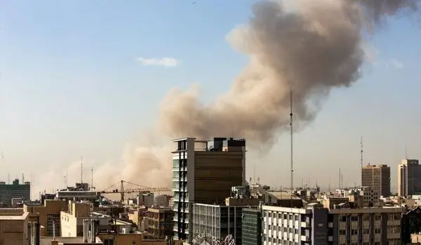 علت دیده شدن نور آبی یا سبز در بمباران‌های اخیر چیست؟