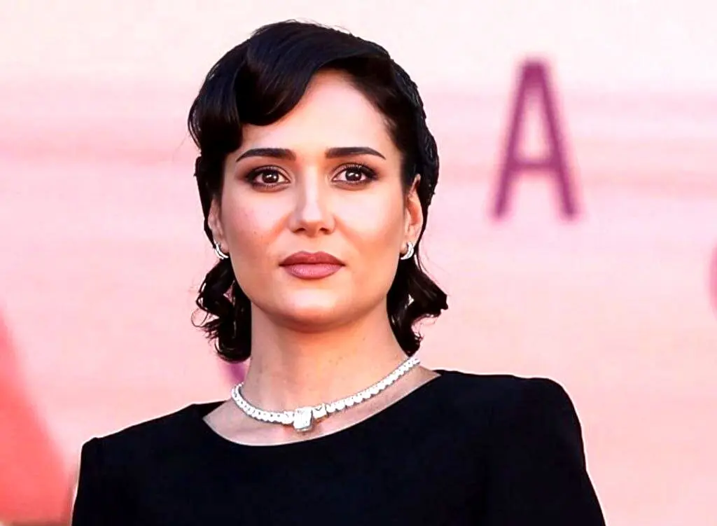 ابراز علاقه پریناز ایزدیار به محسن چاووشی: سال هاست که طرفدار محسن چاوشی ام + ویدیو