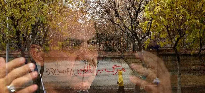 تصاویر جاسوس انگلیس در شورای عالی امنیت ملی که برای اولین بار پخش می‌شود