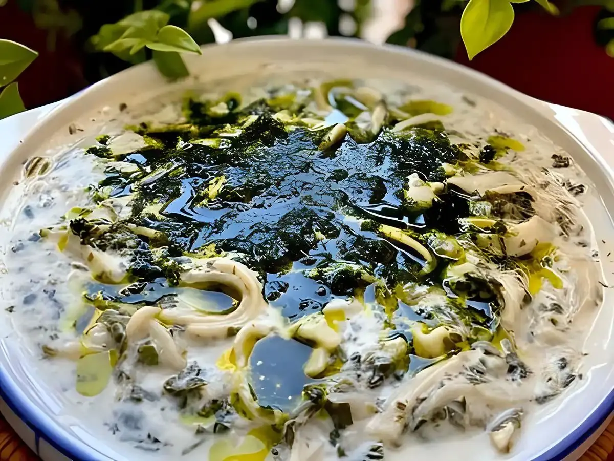 این آش فقط ۲۰ دقیقه طول می‌کشد! طرز تهیه آش لخشک مشهدی با طعمی که فراموش نمی‌کنید