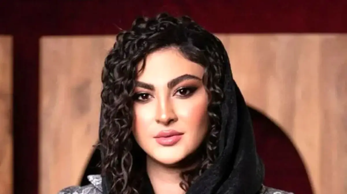 خلاقیت تحسین‌برانگیز هنرمند ایرانی در نقاشی پرتره مریم مومن بازیگر سریال «مهمان کشی» حماسه آفرید | لامصب با خود اصلیش مو نمیزنه + ویدیو