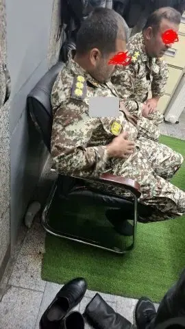 دستگیری دو متهم که از لباس ارتش در یک ایستگاه مترو با پرچم شیر و خورشید سوءاستفاده کرده بودند