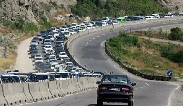 کدام جاده‌ها ترافیک سنگین دارند؟ | بارش باران و برف در جاده های ۷ استان
