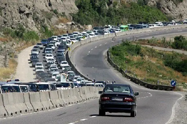 کدام جاده‌ها ترافیک سنگین دارند؟ | بارش باران و برف در جاده های ۷ استان