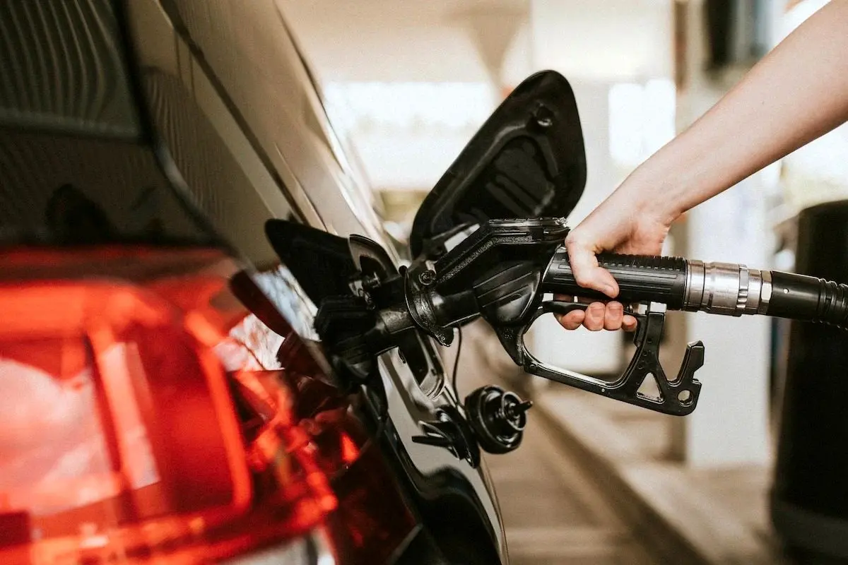 کدام خودروها از لیست بنزین یارانه‌ای حذف می‌شوند؟