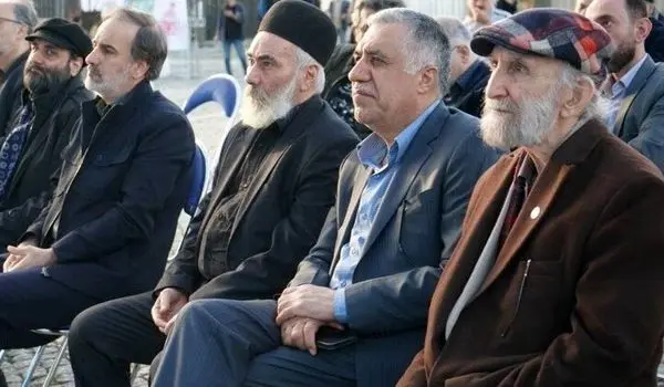 ما باید به نام وطن و خاک ایران متعهد باشیم