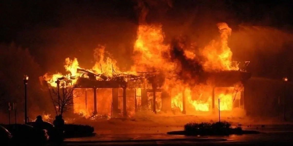 آتش سوزی در یزد؛ علت چیست؟!