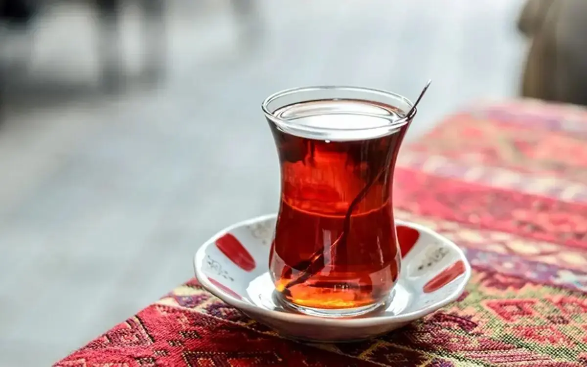 آیا چای مانع جذب آهن می‌شود؟ | بررسی علمی یک باور رایج
