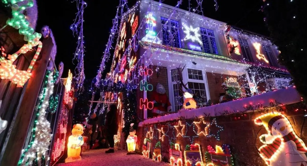 تزیین خانه‌ها در همپشایر بریتانیا در آستانه جشن کریسمس | رسانه خبری اینتیتر
