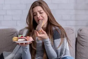چرا استرس باعث پرخوری می‌شود؟ | غذا یا ابزار بقا؟ | فلسفه «پرخوری عصبی» چیست؟