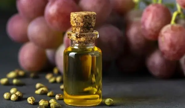 آیا روغن دانه انگور برای رشد مو مفید است؟