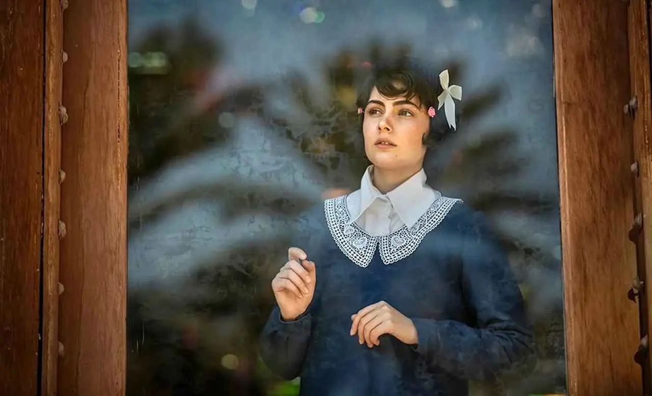 بیوگرافی فرزانه فرنام؛ از دختر عادی تهرانی تا ستاره تلویزیون