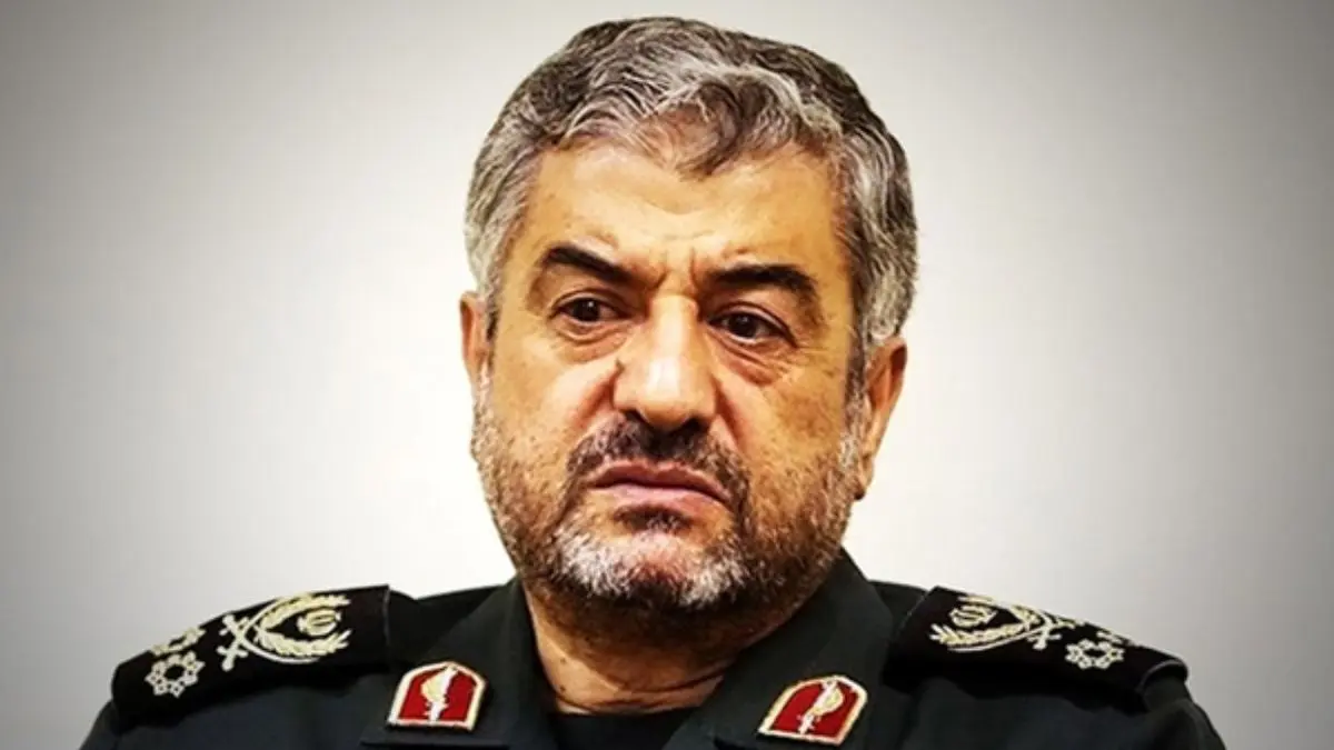 همچون صاعقه‌ای ویرانگر بر سرشان فرود خواهیم آمد