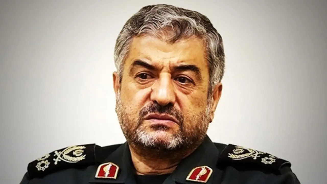 همچون صاعقه‌ای ویرانگر بر سرشان فرود خواهیم آمد