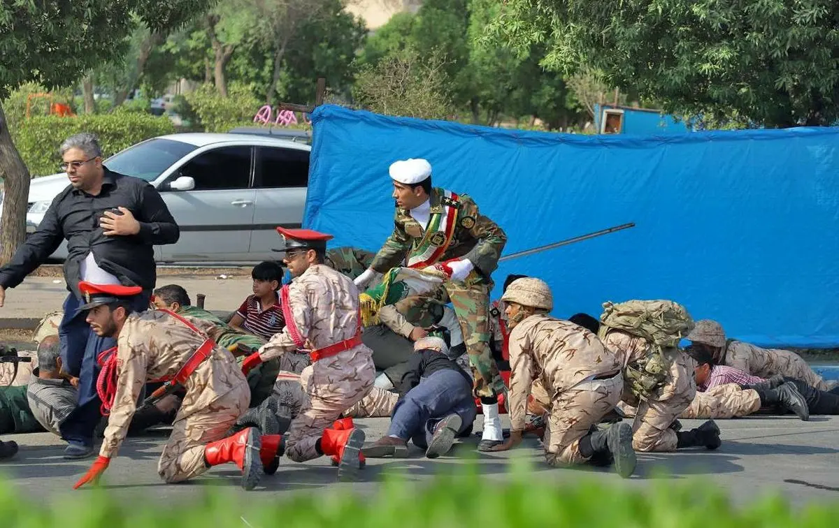 تجلیل از سربازان حاضر در حادثه تروریستی اهواز+تصویر