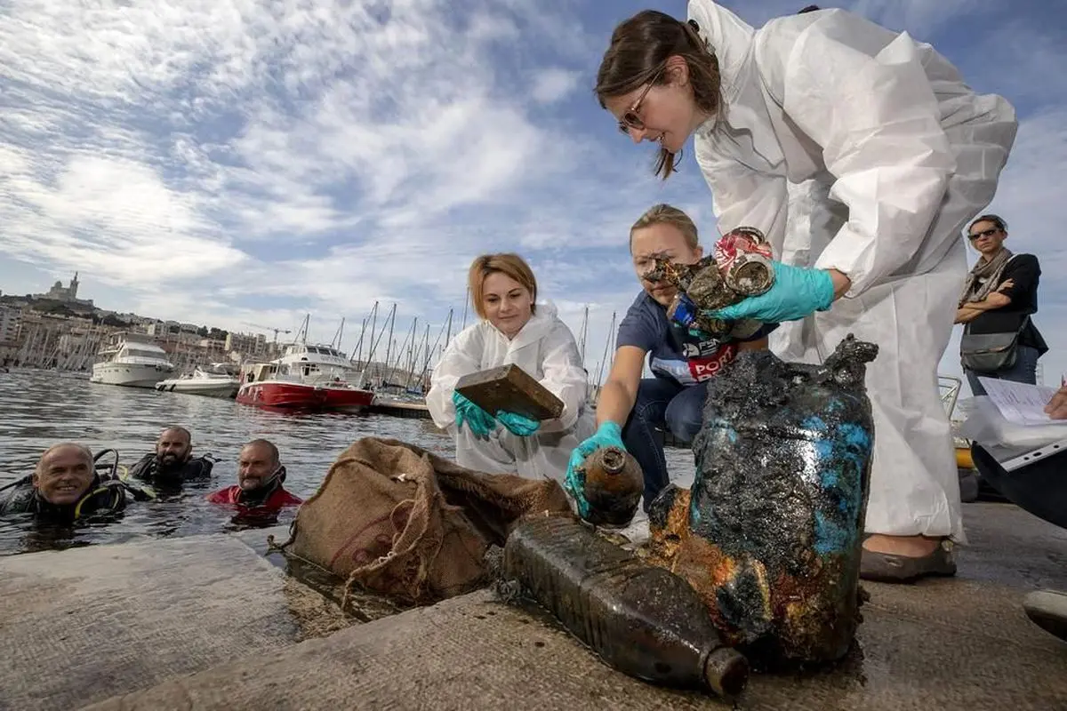 اقدام صدها نفر دوست دار محیط زیست در فرانسه + تصویر