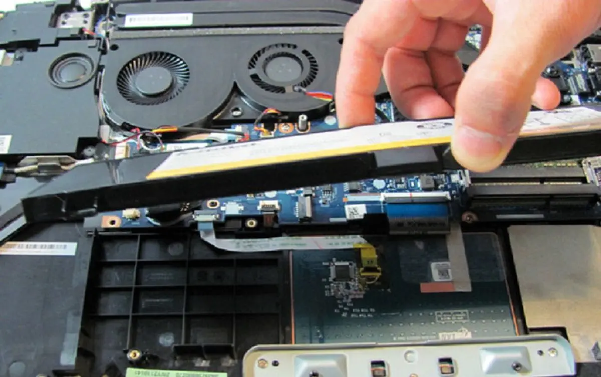 هنگام خرید باتری‌ لپ‌تاپ به این نکات توجه کنید