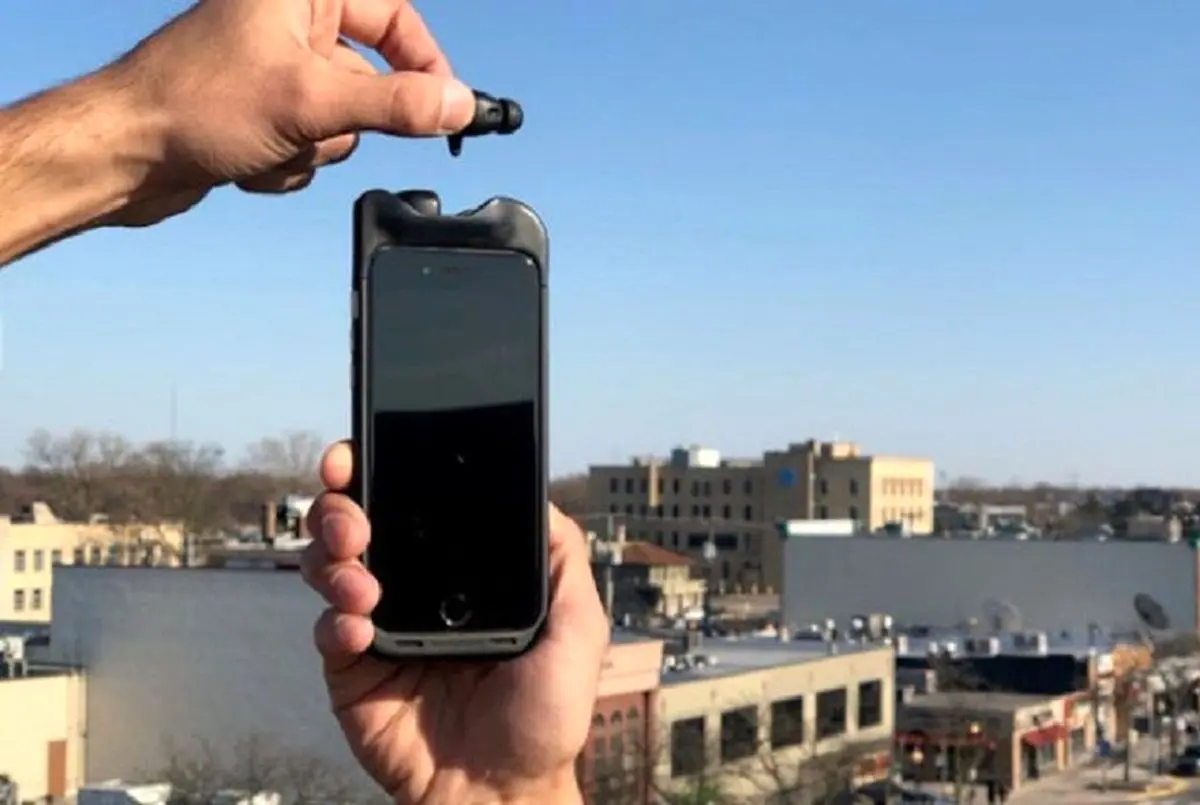 این هنذفری با قاب گوشی شارژ می‌شود+تصویر