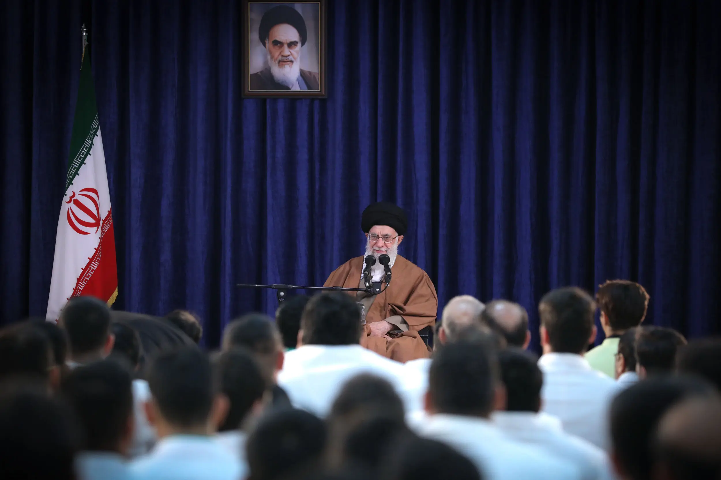 بسیاری از مشکلات کنونی اقتصاد کشور حل خواهد شد