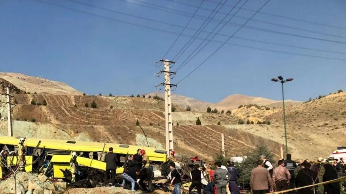 ۸ کشته و ۲۸ مجروح در حادثه واژگونی اتوبوس در دانشگاه علوم و تحقیقات