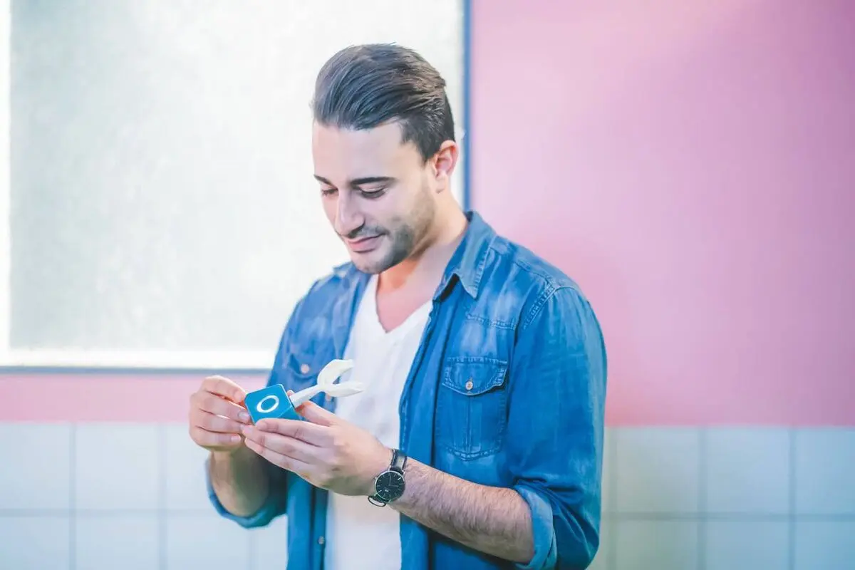مسواکی هوشمند که ۱۰ ثانیه ای دندانهایتان را تمیز می کند