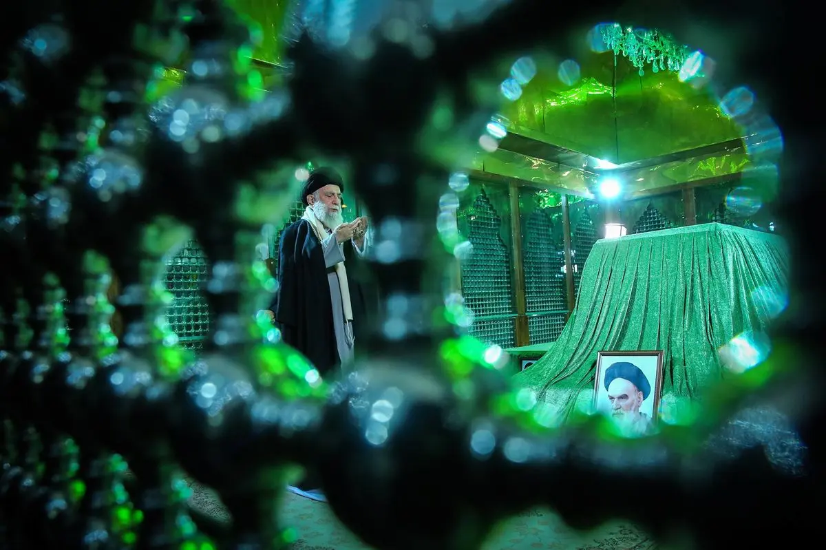 حضور رهبر انقلاب در مرقد مطهر امام راحل و گلزار شهدای بهشت زهرا