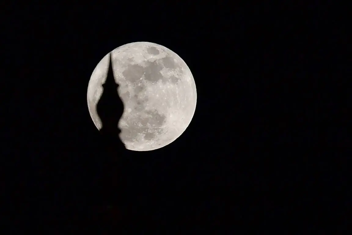 مشاهده اولین و بزرگترین اَبرماه سال ۹۹ در شامگاه امشب | رسانه خبری اینتیتر