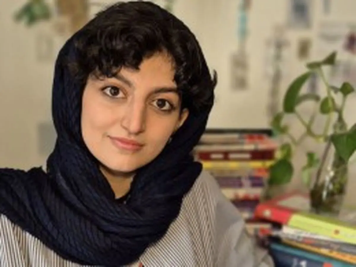 بیوگرافی مبینا رستمی بهنامی رتبه ۱ اول کنکور هنر ۱۴۰۴