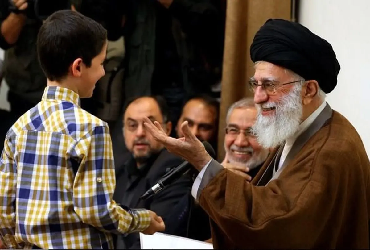 رهبر انقلاب امروزبا جمعی از خانواده‌های شهدای مدافع حرم دیدار کردند