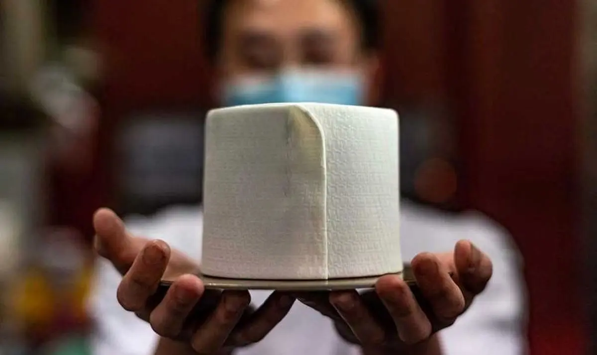 پخت کیک به شکل دستمال توالت در مالزی + تصویر