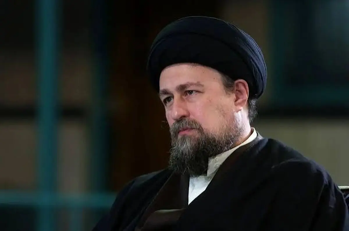 عکس گریان سید حسن خمینی در مراسم وداع با رهبر شهید و علت ترک زودهنگام از جایگاه