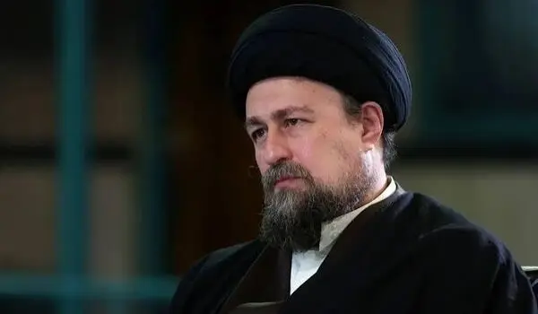 عکس گریان سید حسن خمینی در مراسم وداع با رهبر شهید و علت ترک زودهنگام از جایگاه