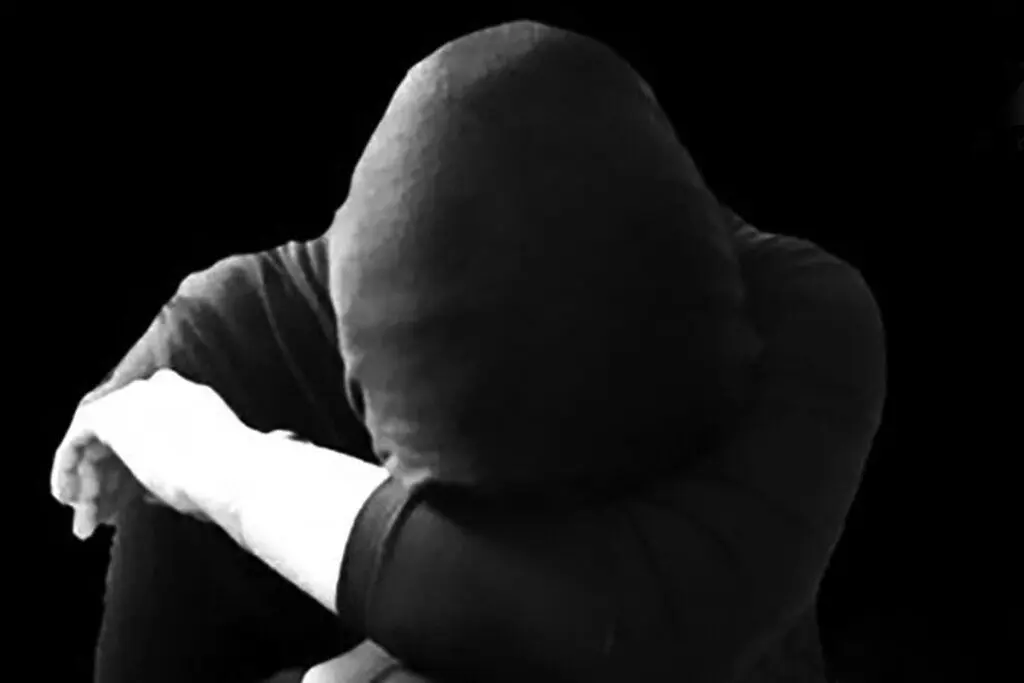 شکایت دختر ۱۶ ساله از ناپدریش | سنگ‌ صبورهای مجازی همه هوسران بودند