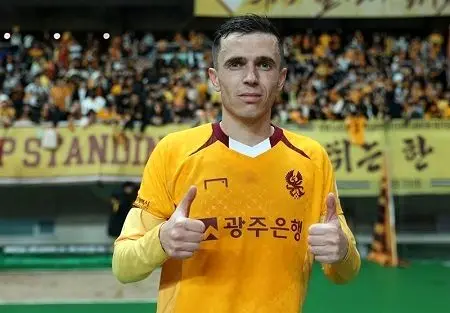 لحظه به لحظه با نقل و انتقالات استقلال امروز شنبه ۱۸ مرداد ۱۴۰۴ | خبر خوش برای هواداران استقلال و ساپینتو درباره یاسر آسانی