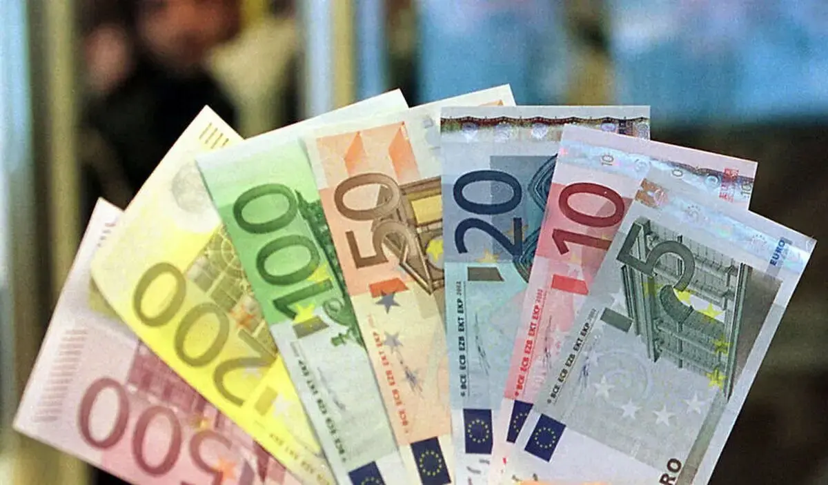 بروزترین  قیمت یورو به ریال در بازار امروز دوشنبه ۱۵ اردیبهشت ۱۴۰۴ + جدول
