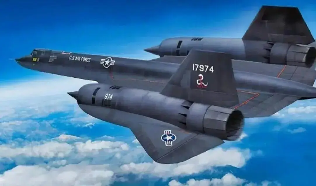 چرا لاستیک‌های هواپیمای SR-۷۱ Blackbird نقره‌ای بودند و با نیتروژن پر می‌شدند؟
